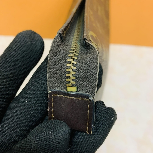 đź’‹Authentic Louis Vuitton Vintage Toiletry 26 - Picture 9 of 13